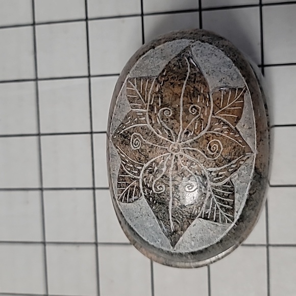 Soap Stone Jewelry Box/Container,  Shelf-sitter gently pre-loved from Nicaragua - Picture 10 of 10